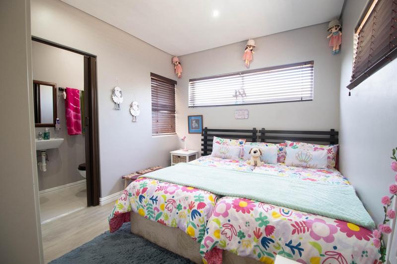 5 Bedroom Property for Sale in Country Club Western Cape